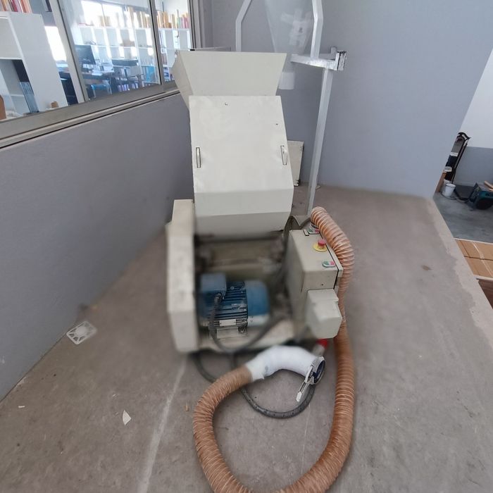 Moinho/Triturador com silo