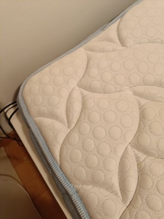 Vendo colchão de casal com motor individual para massagens com comando