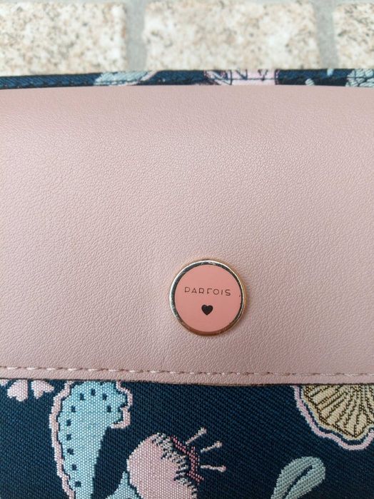 Porta-moedas Parfois azul e rosa grande