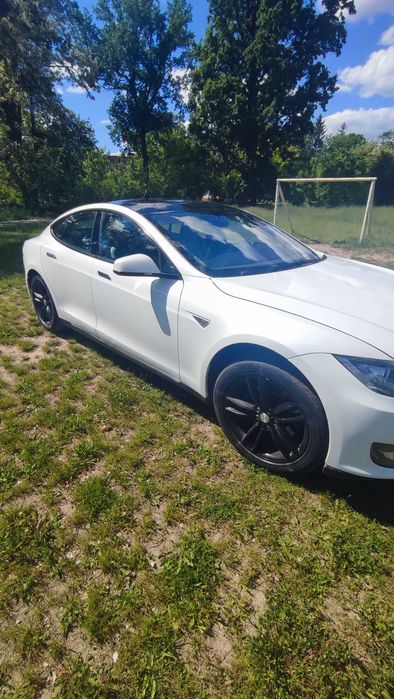 Tesla Model S 85D 2014