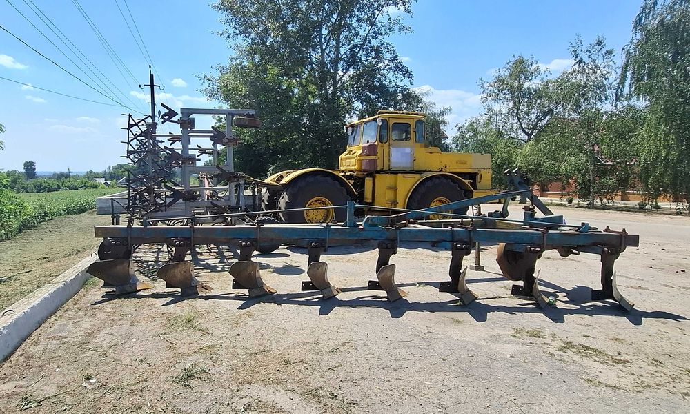 Трактор К-701 "Кіровець" та навісне обладнання до нього