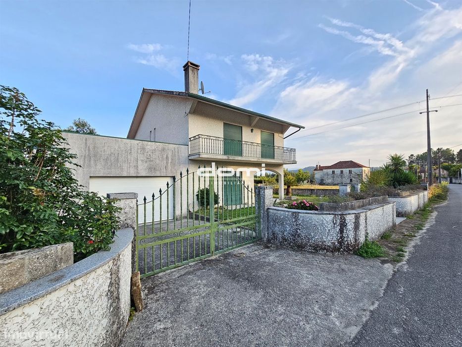 🏡 Moradia T4 com Jardim e Garagem - Sobrosa - Santa Cruz da Tr