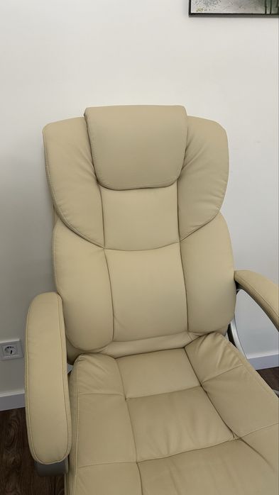 Офісне крісло бежеве ідеальний стан