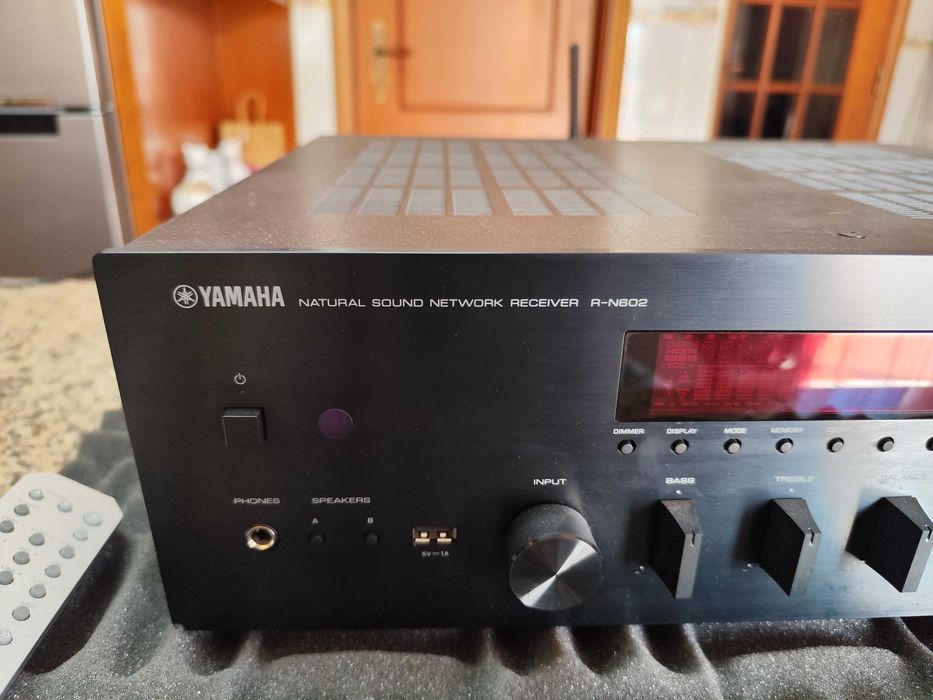 Amplificador 80 W - Yamaha R-N602 – Receiver Hi-Fi com função de Streamer. Muito Bom estado!