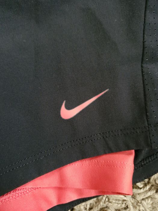 Спортивні подвійні шорти від Nike, М.