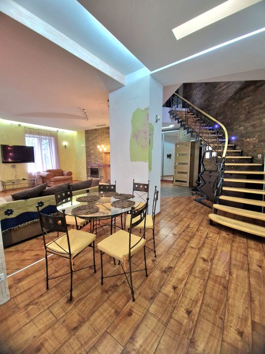 Аренда 4 квартира 2 уровня Центр