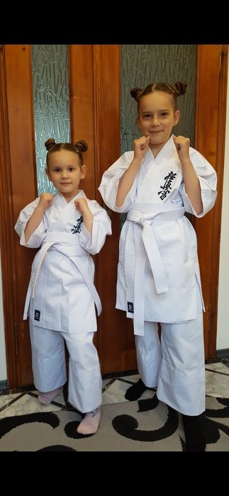 Костюм для карате в набор входить защита на голову, на грудь, на ногах