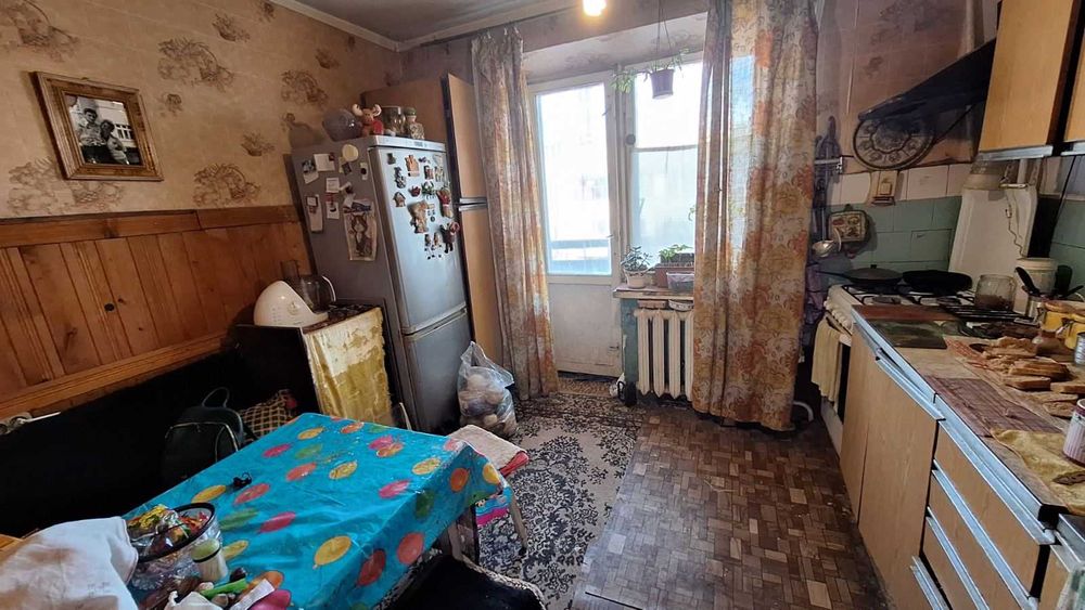 в. Миколайчука, продаж трьохкімнатної квартири в чешці