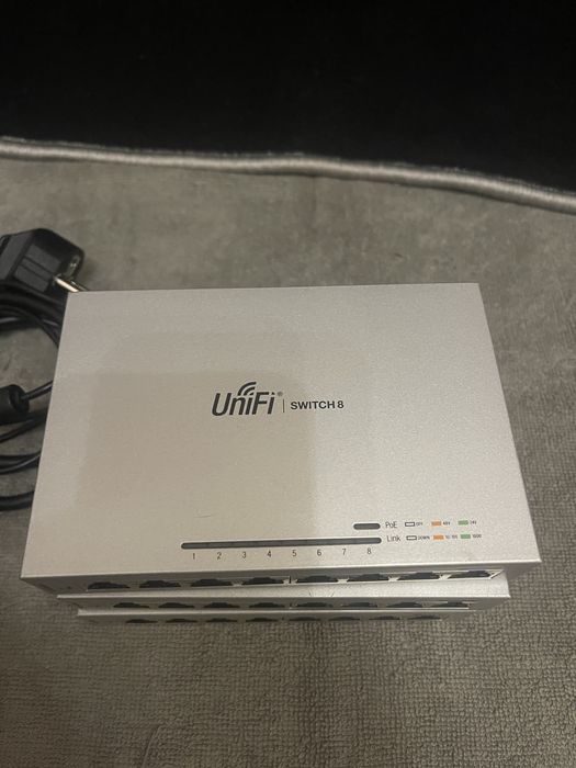Model: US-8 (UniFi Switch 8)