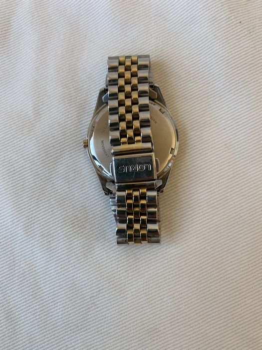 Relógio Lorus prateado e dourado de senhora 40mm