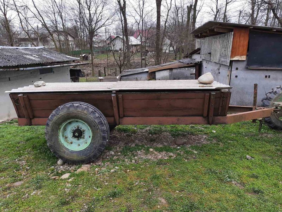 Трактор в хорошому стані.