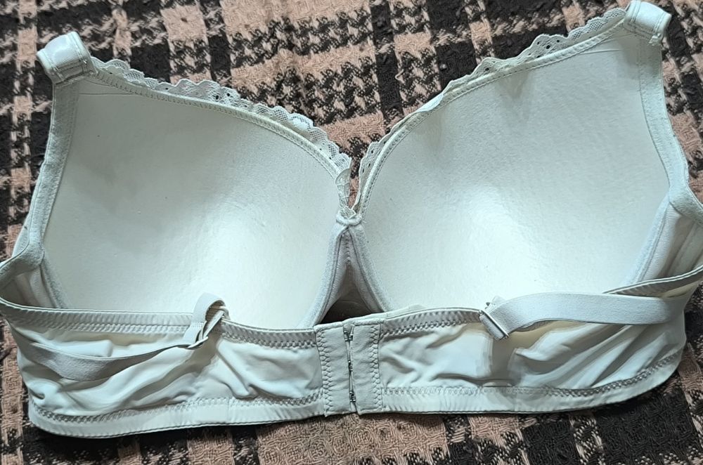 Продам бюстгальтер в чудовому стані, розмір D 100