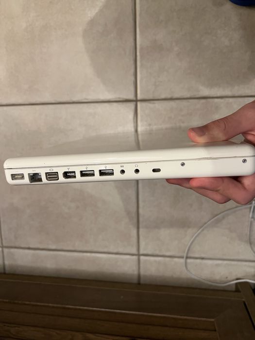 MacBook A1181 у гарному стані