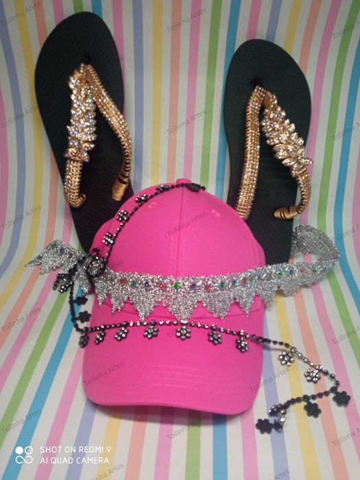 Havaianas  e bonés personalizados