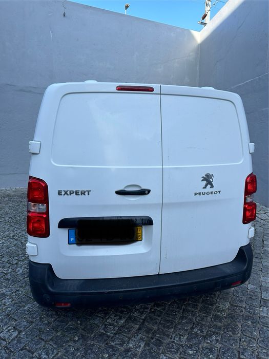 Alugo Carrinha Peugeot Expert ao dia.