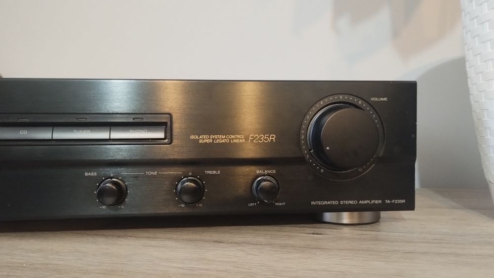 Sony F235 R wzmacniacz