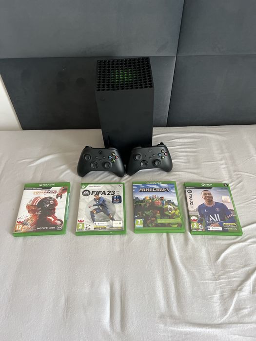 Konsola xbox series x 1 tb + 4 gry + 2 czarne pady