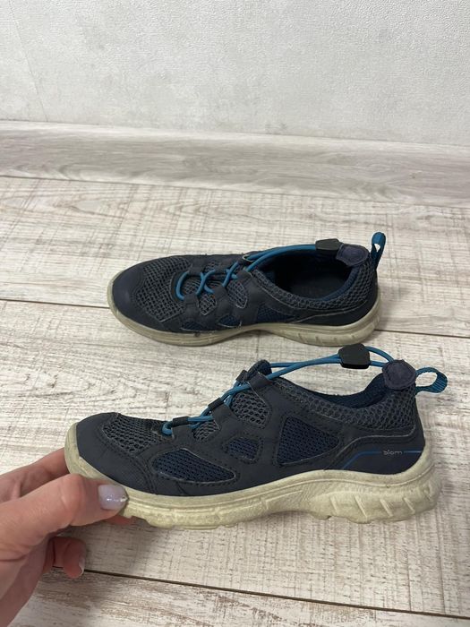 Босоніжки Ecco 31 р кросівки Ecco 30 p  290 грн.