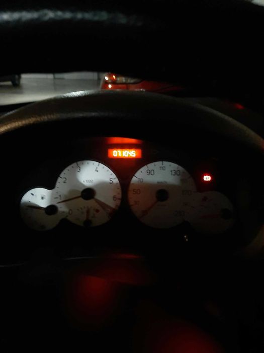 Peugeot 206 CC, preto, em bom estado.