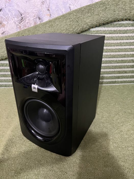 Студійний монітор JBL 306P