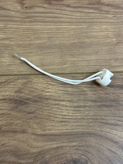 Два вбудованих світильники Feron DL6140 з лампою типу GU5.3 .