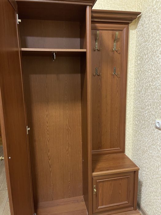 Продам передпокій