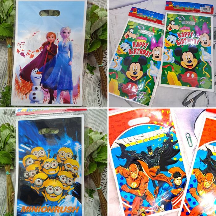 Подарункові фасовочні пакети на день народження свято у садочок школу