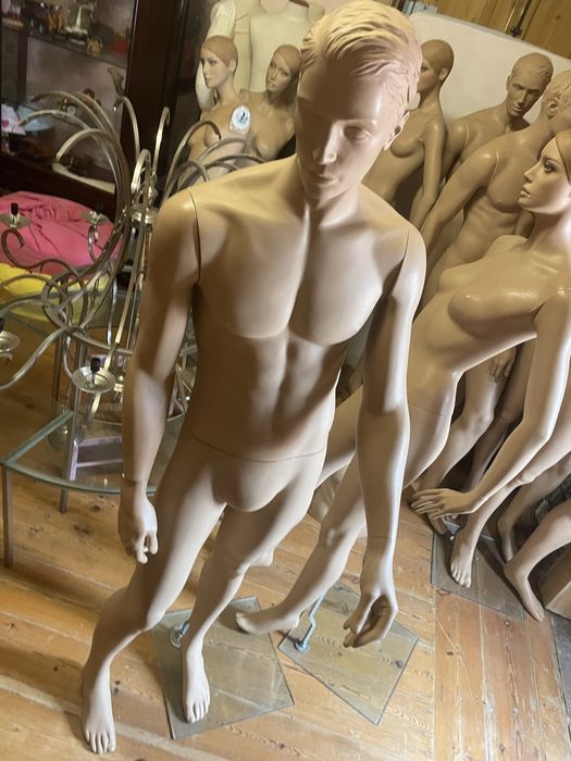 Manequins masculino e feminino