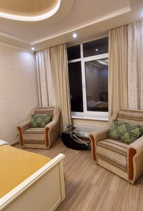 Подобово.Ліфт, Wi-fi, вода працюють без світла.2-к квартира м. Лівобер