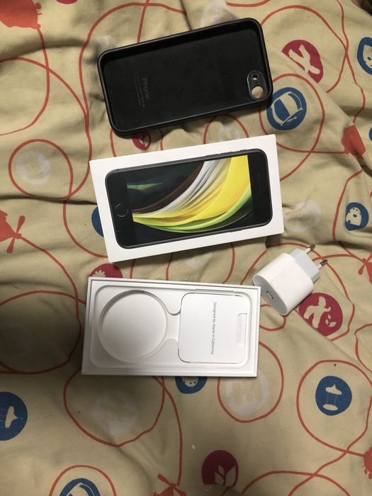 Продам айфон SE 2020