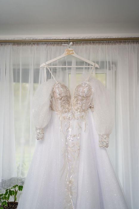 Piękna suknia ślubna boho glamour księżniczka