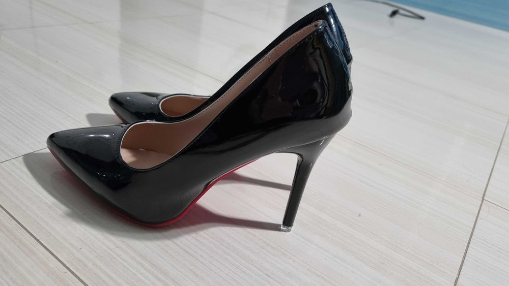 Szpilki lakierowane, nowe, rozmiar 38