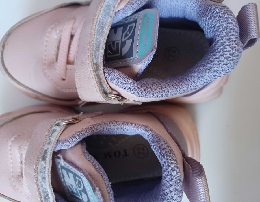 Sportowe buty dziewczęce