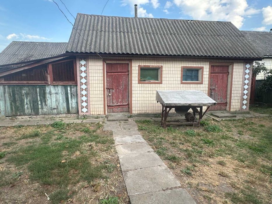 Продаж будинку в Сутисках