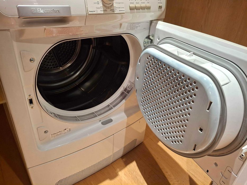 Máquina de secar roupa de condensação de 7kg Electrolux EDC77570W