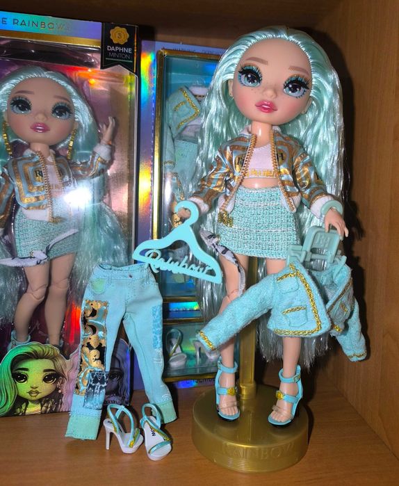 НОВА Daphne Minton Rainbow high