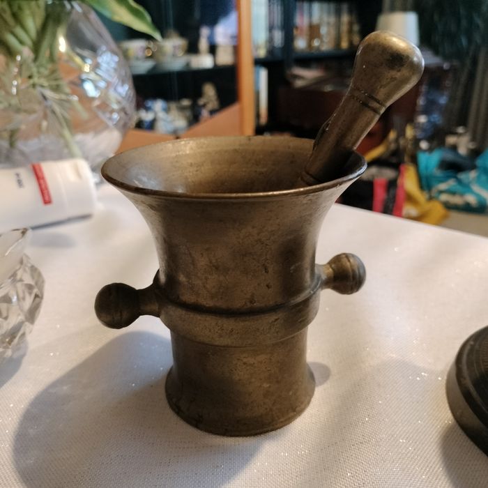 Stary moździerz wysokość  10  cm