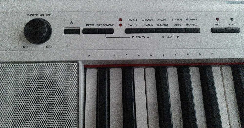 Синтезатор Цифрове піаніно Yamaha Piaggero NP-12 білий, ідеальний стан