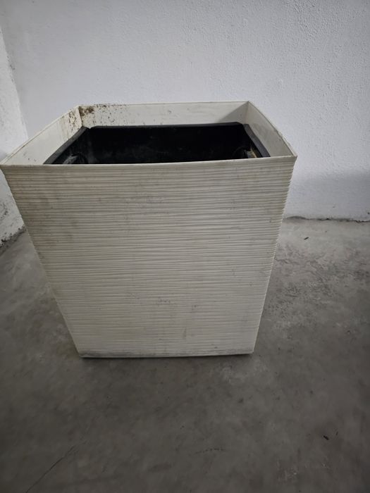 Vendo vaso branco 38 cm x 41 cm