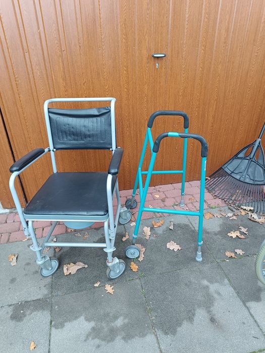 Krzesło toaletowe na kółkach wózek