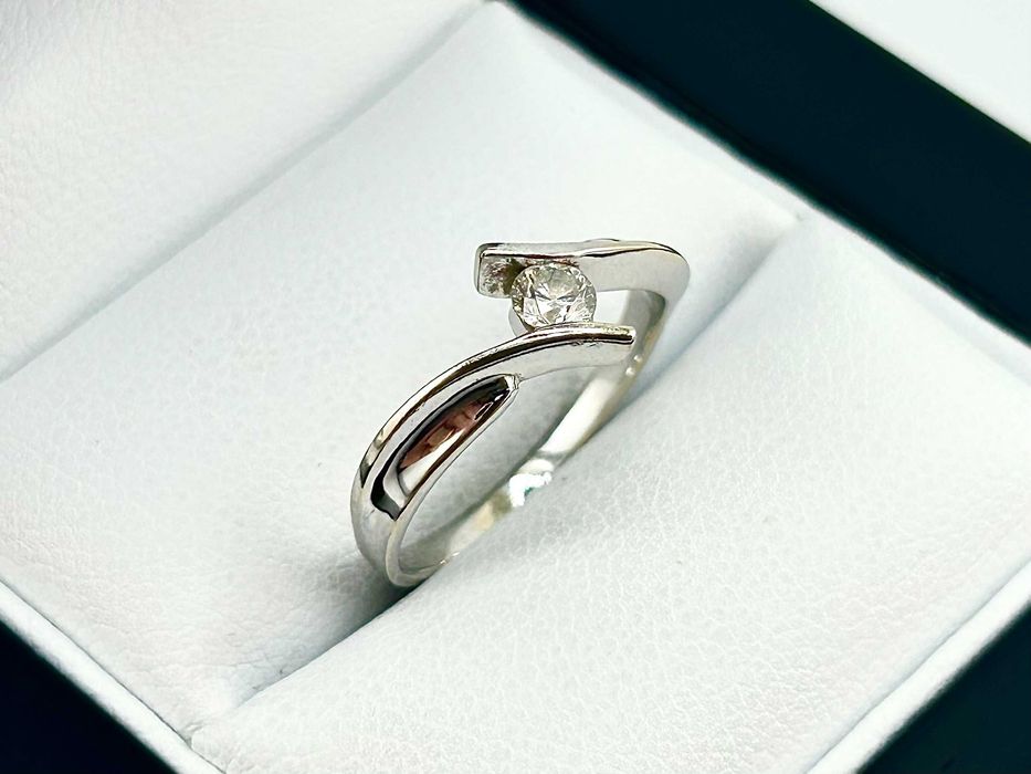 Pierścionek z białego złota z Diamentem 1,61 g PR.585 14K R.8