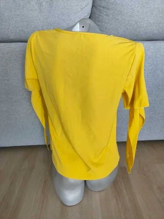 Blusa Amarela com Mangas Longas em Folho/Efeito Capa – Tamanho S