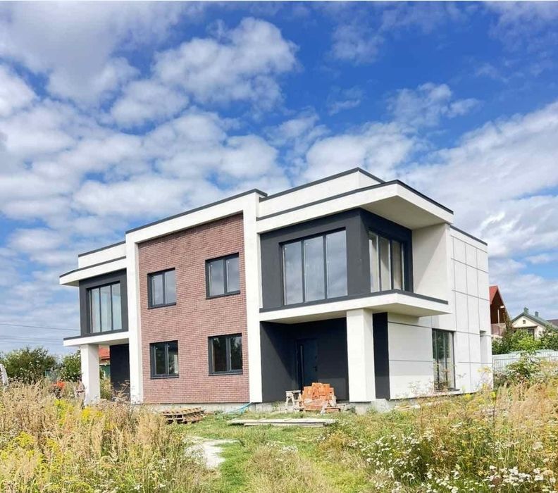 Продам житловий будинок (1/2 праву частину дуплексу) в с.Кам'янопілля (біля окружної дороги) біля Львову