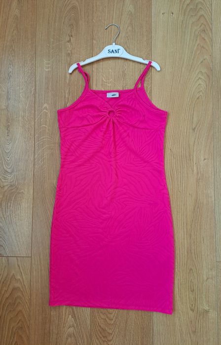 Розовое платье для девочки