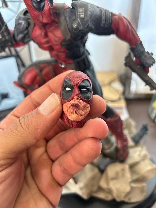 Estátua deadpool Semic