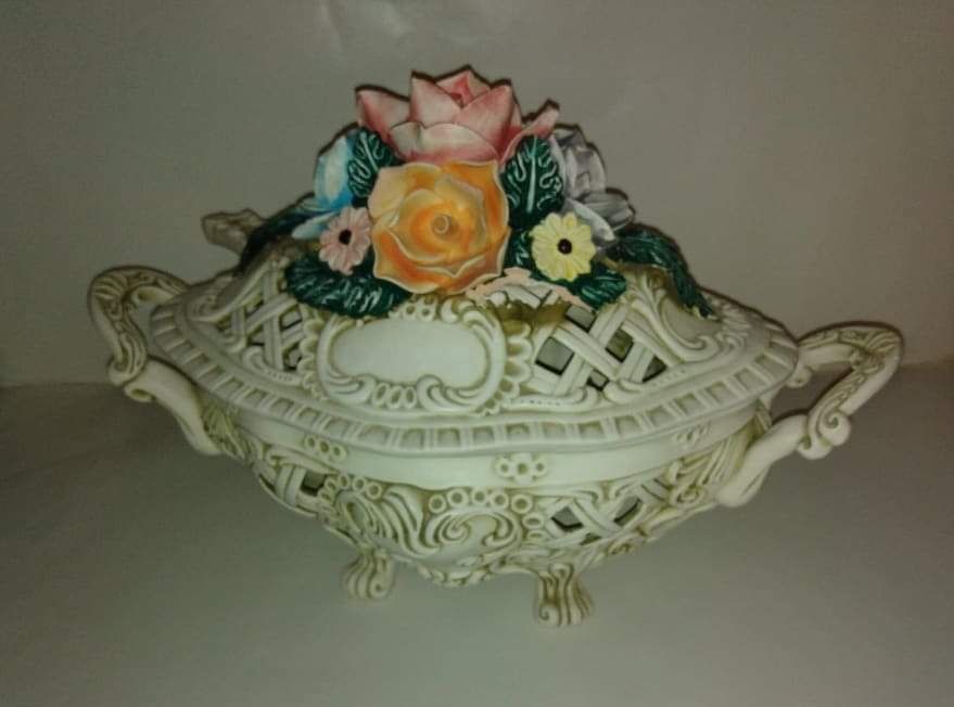 Terrina decorativa antiga