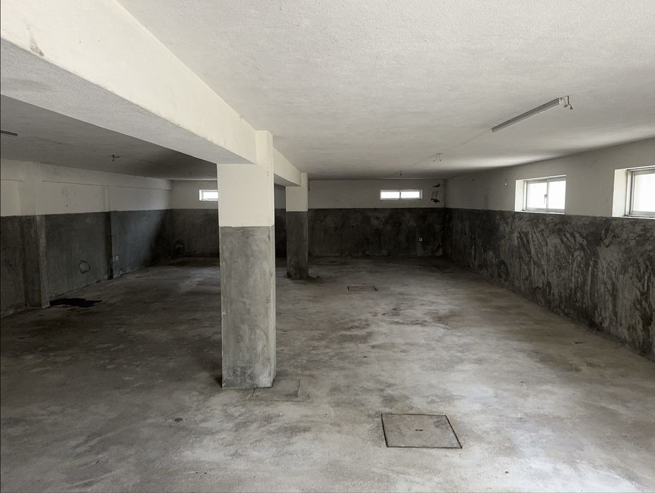 Armazem com 120 m2 para arrendar-Maia