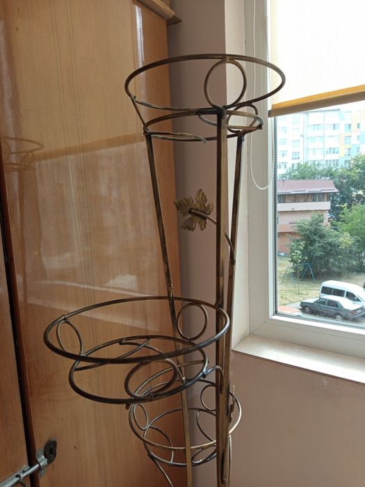 Продам стійку на вазон