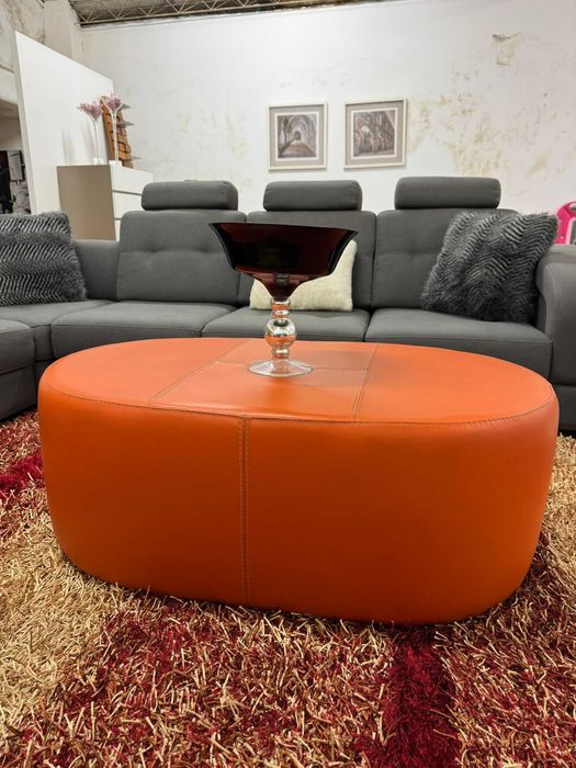 Mesa de Centro Oval Laranja (Artigo de Exposição)