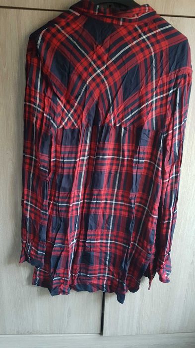 Camisa bershka. Tamanho Médio.